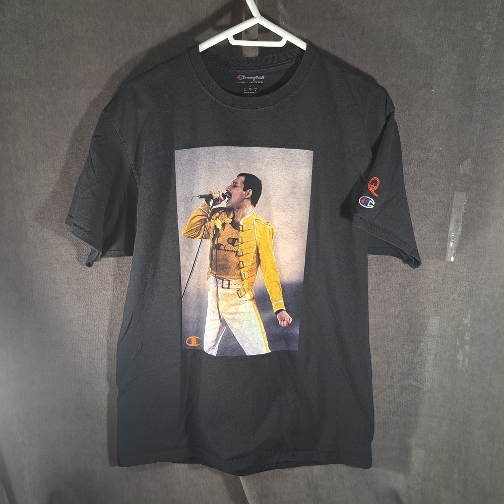 Champion x Queen Official Merch Freddy Mercury Iconic Pic Black Graphic Tee VG L